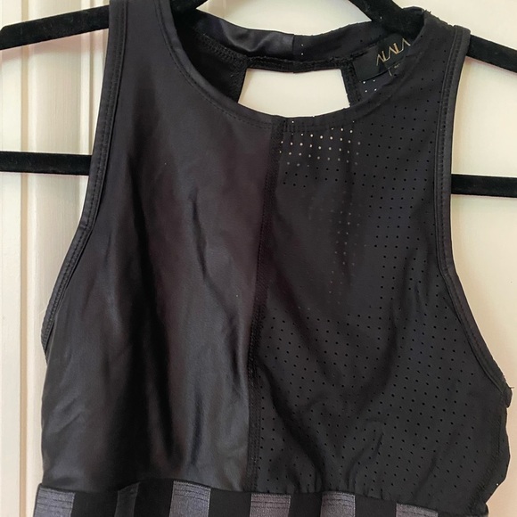 Alala Blocked Pyramid Shiny Jersey Mesh Combo High-Impact Sports Bra - Picture 4 of 8